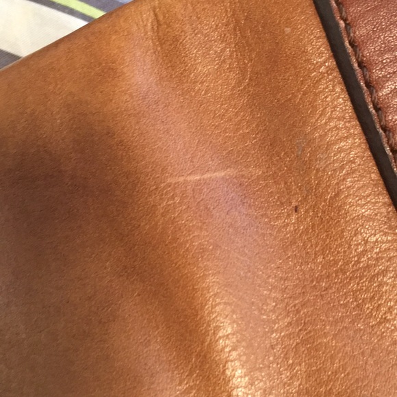 Fossil VRI Saddle Crossbody - Picture 7 of 7